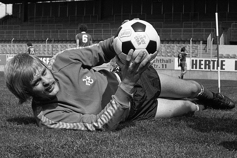 رونی هلستروم